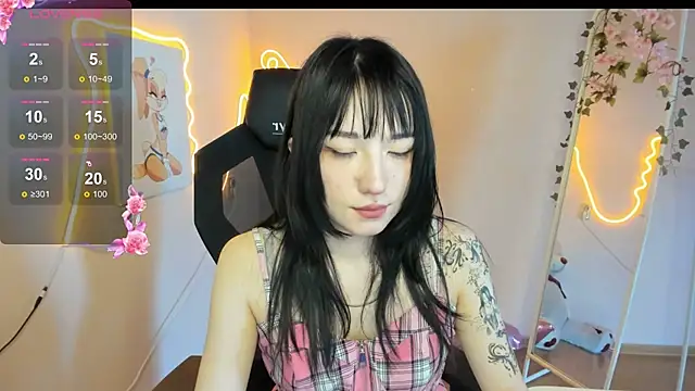 AliceeinWonderlanddd online show from 04-10-26, 02:50