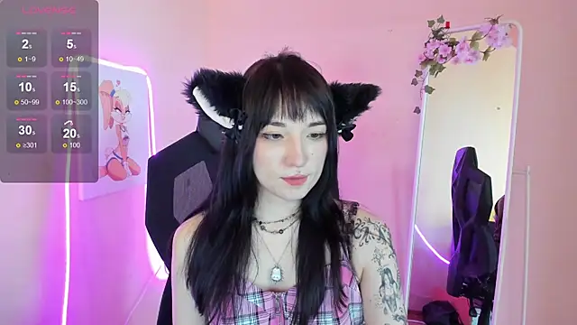 AliceeinWonderlanddd online show from 06-12-26, 03:27