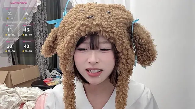 Snapshot of F-Yearn chatting on 03-06-26, 12:23 F-Yearn online show from 03-06-26, 12:23