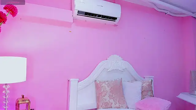 Maia Hotts online show from 04-21-26, 02:51