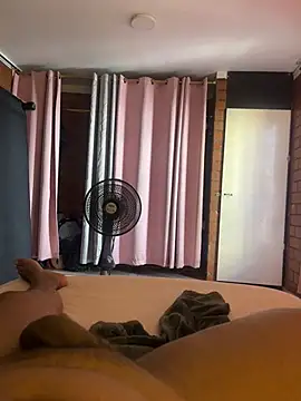 Maia Hotts online show from 04-24-26, 01:35