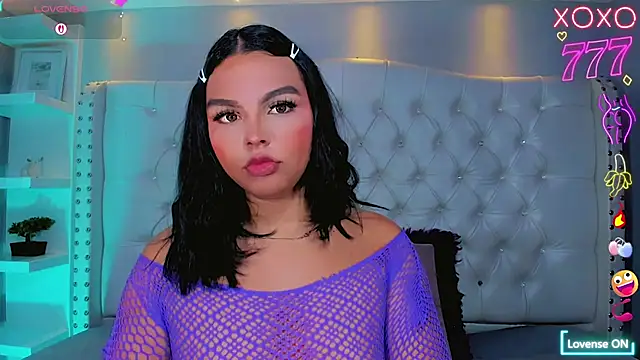 Snapshot of Maia_Hotts chatting on 05-19-26, 08:04 Maia Hotts online show from 05-19-26, 08:04