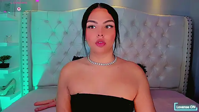 Snapshot of Maia_Hotts chatting on 05-30-26, 08:17 Maia Hotts online show from 05-30-26, 08:17