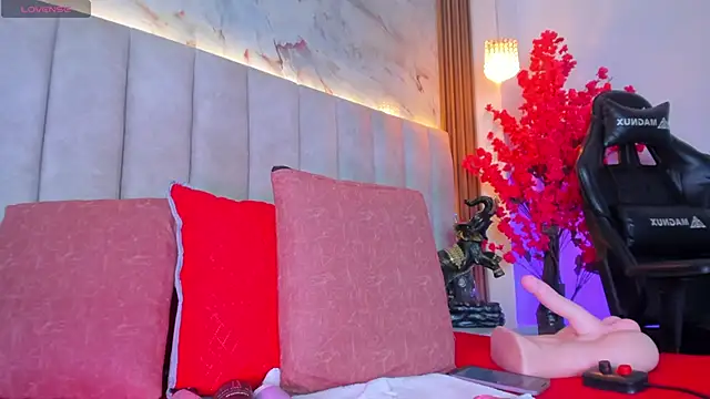 PixzyMartinez online show from 04-18-26, 12:42