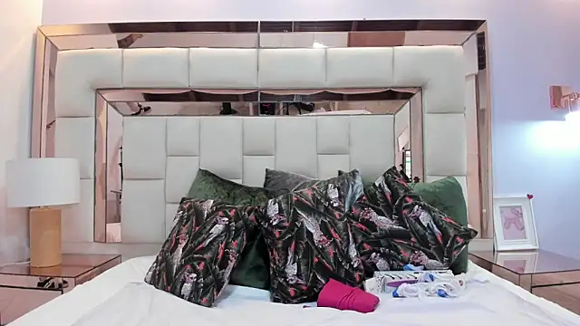 crystalstonee online show from 03-15-26, 08:15