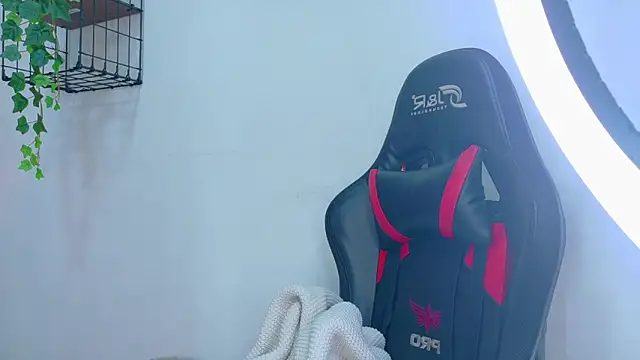 AnnieRouse   online show from 02-05-26, 11:48