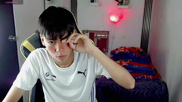 Snapshot of Liarr_ chatting on 05-06-26, 02:51 Liarr online show from 05-06-26, 02:51
