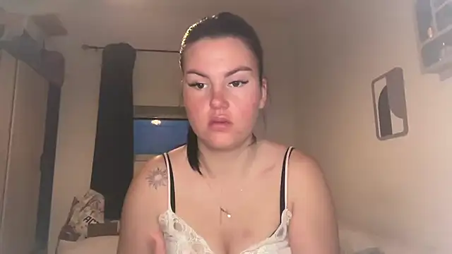 kiaraaaa75 online show from 04-22-26, 06:42