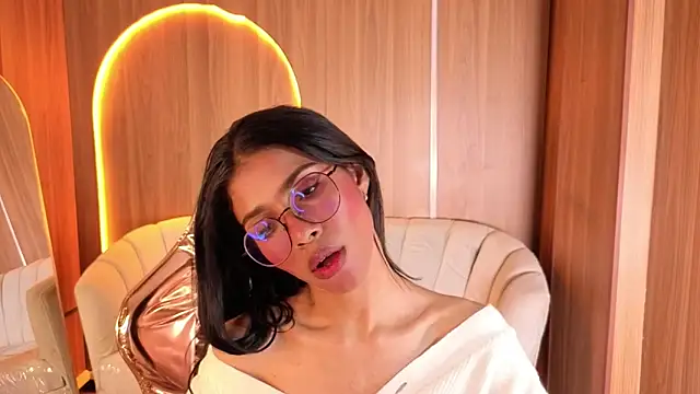 Snapshot of Alina_b_ chatting on 03-04-26, 08:04 Alina b online show from 03-04-26, 08:04