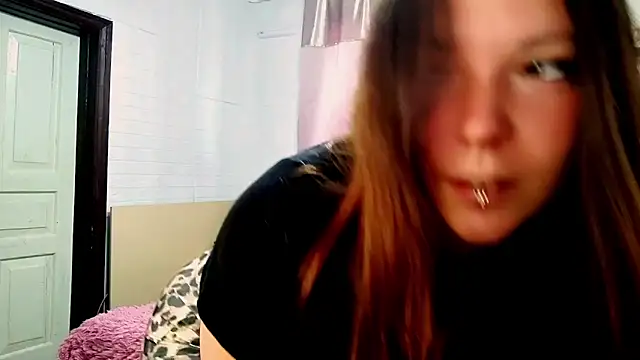 Snapshot of NotYourDoll chatting on 05-19-26, 06:31 NotYourDoll online show from 05-19-26, 06:31