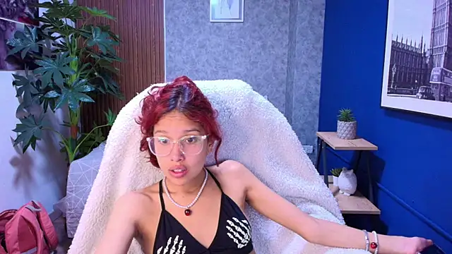 Snapshot of saphire_ chatting on 02-20-26, 12:05 saphire online show from 02-20-26, 12:05