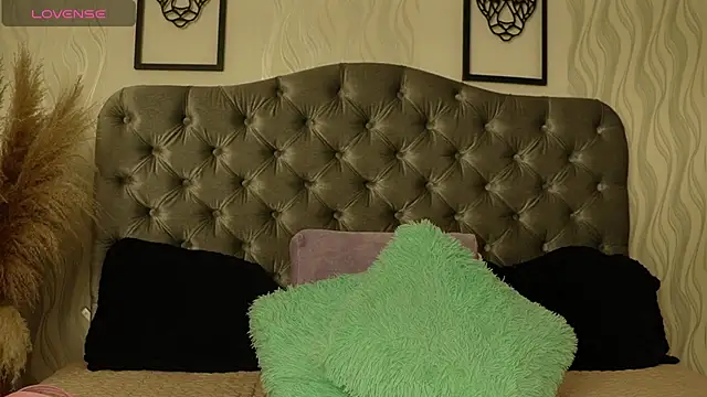 katt eyes  online show from 04-28-26, 01:05