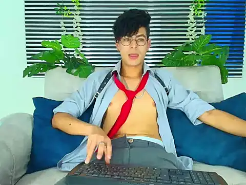 ThiiagoSaeenz online show from 02-11-26, 04:01