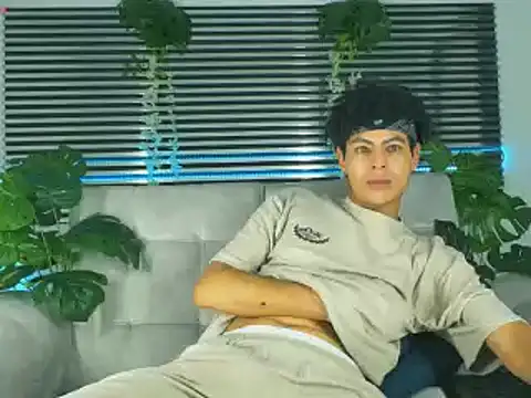 ThiiagoSaeenz online show from 04-07-26, 05:19