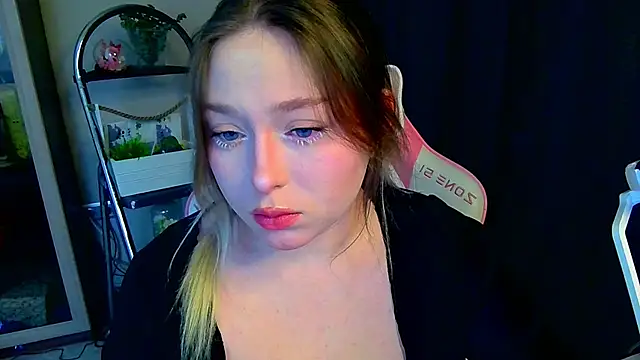 Snapshot of Emiliaaah chatting on 03-13-26, 05:52 Emiliaaah online show from 03-13-26, 05:52