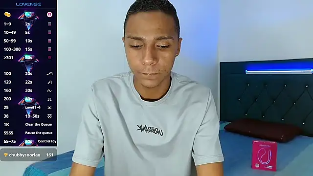 Snapshot of hotboyluxe chatting on 06-05-26, 08:14 hotboyluxe online show from 06-05-26, 08:14