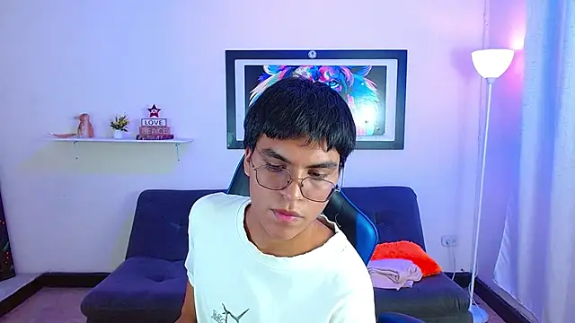 Snapshot of Maecum18 chatting on 05-05-26, 08:50 Maecum18 online show from 05-05-26, 08:50