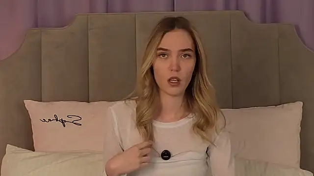 NikkiRyx online show from 04-15-26, 03:52