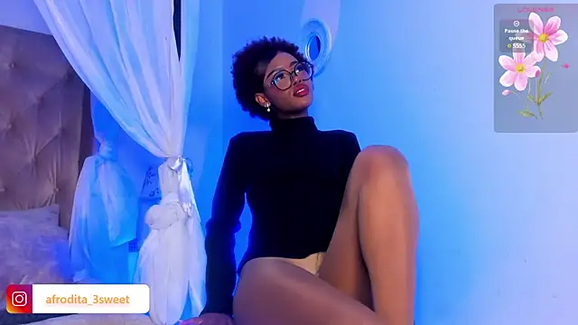 Snapshot of Afrodita_sweeet chatting on 05-26-26, 10:50 Afrodita sweeet online show from 05-26-26, 10:50
