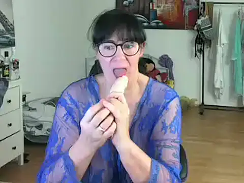 Sylly online show from 02-26-25, 02:46