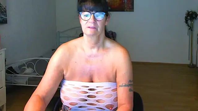 Snapshot of Sylly chatting on 06-03-26, 05:43 Sylly online show from 06-03-26, 05:43