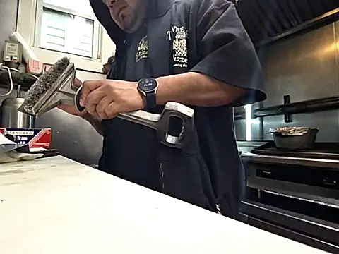 Snapshot of bischo666 chatting on 02-11-26, 01:16 bischo666 online show from 02-11-26, 01:16