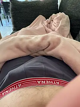 petitsexe52 online show from 03-12-26, 01:28