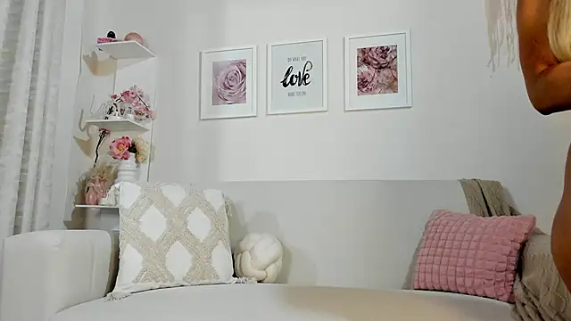Snapshot of Mia_Rosee1 chatting on 04-14-26, 12:05 Mia Rosee1 online show from 04-14-26, 12:05
