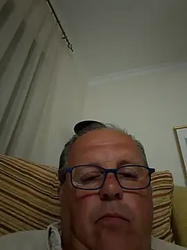 Snapshot of YachtCaptain10 chatting on 05-10-26, 10:04 YachtCaptain10 online show from 05-10-26, 10:04