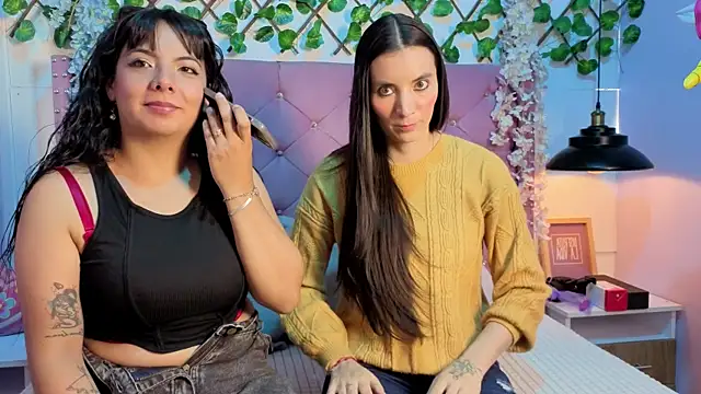 Valkiria-and-Dione online show from 04-21-26, 07:28