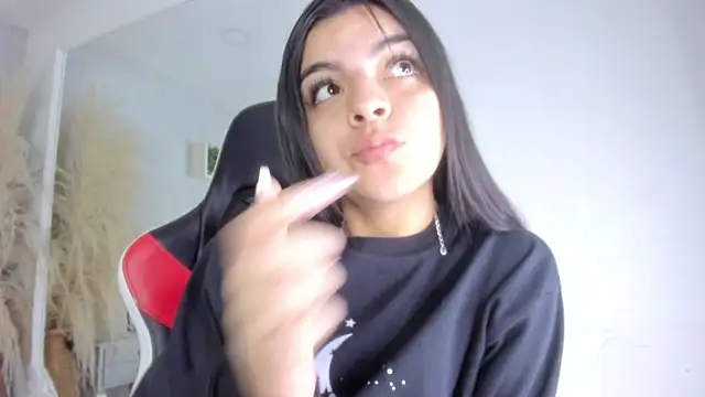 KarelyMitchel online show from 04-14-26, 12:33