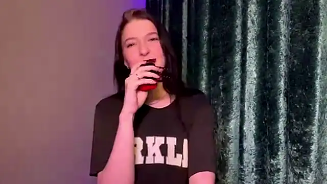 Snapshot of Sarahsolara chatting on 03-11-26, 05:19 Sarahsolara online show from 03-11-26, 05:19