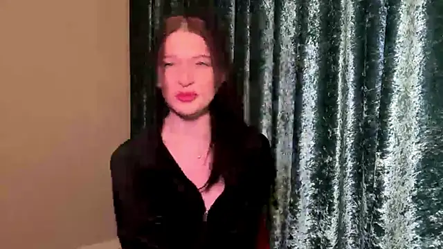 Snapshot of Sarahsolara chatting on 03-12-26, 04:02 Sarahsolara online show from 03-12-26, 04:02