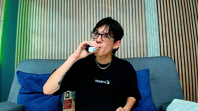 Snapshot of Jax_valentine chatting on 03-13-26, 11:00 Jax valentine online show from 03-13-26, 11:00