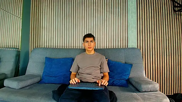 Aron pulse online show from 02-12-26, 01:17