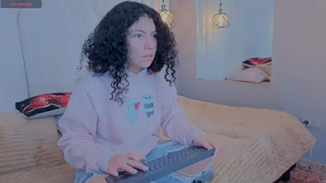 Zoe-yanin online show from 04-17-26, 07:06