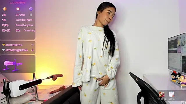 Snapshot of kaylaneee_ chatting on 05-30-26, 12:35 kaylaneee online show from 05-30-26, 12:35