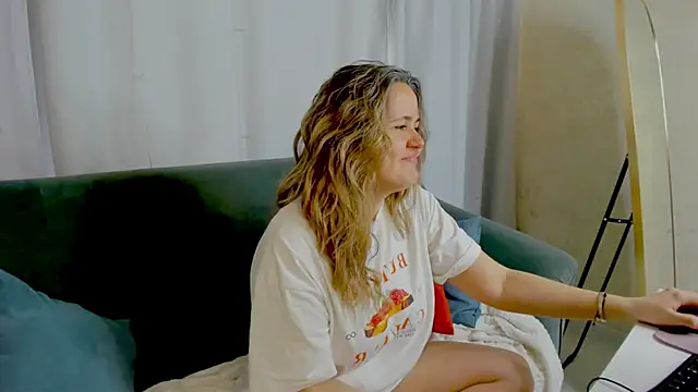 LilyBel online show from 04-17-26, 08:06