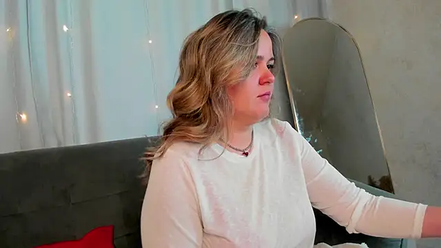 Snapshot of LilyBel chatting on 05-19-26, 01:11 LilyBel online show from 05-19-26, 01:11