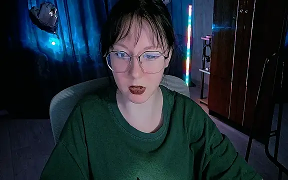 Snapshot of marty_bree chatting on 04-29-26, 05:30 marty bree online show from 04-29-26, 05:30