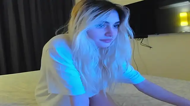 Lesyalisss online show from 04-22-26, 06:42