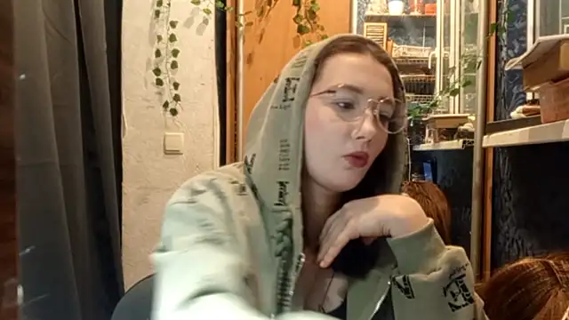 Snapshot of PhoebePalmer chatting on 02-11-26, 08:25 PhoebePalmer online show from 02-11-26, 08:25