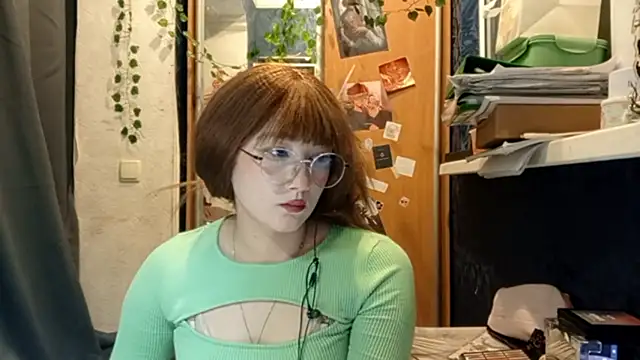 Snapshot of PhoebePalmer chatting on 03-09-26, 08:13 PhoebePalmer online show from 03-09-26, 08:13