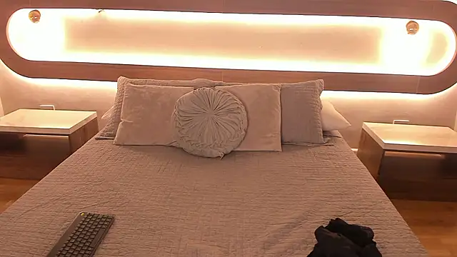 Sienna brunette online show from 02-08-26, 12:19