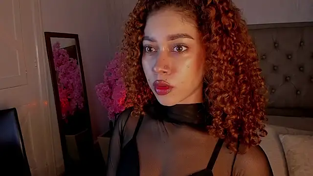 Snapshot of Sienna_brunette chatting on 05-26-26, 12:01 Sienna brunette online show from 05-26-26, 12:01