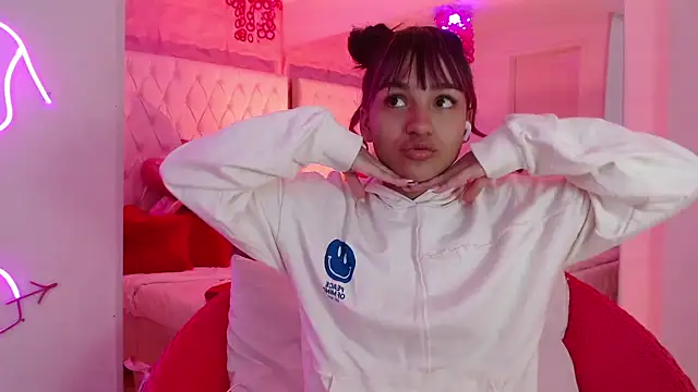 Snapshot of Kitty_madness chatting on 03-06-26, 02:02 Kitty madness online show from 03-06-26, 02:02