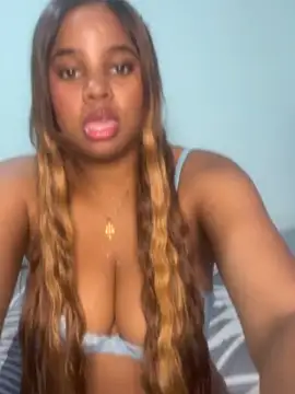 Snapshot of LUCIA-FERRERO chatting on 02-24-26, 09:57 LUCIA-FERRERO online show from 02-24-26, 09:57