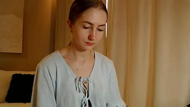 Snapshot of BluueSilk chatting on 01-15-25, 10:38 BluueSilk online show from 01-15-25, 10:38