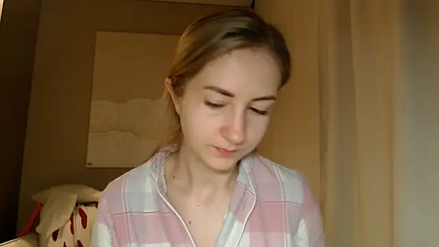 Snapshot of BluueSilk chatting on 02-04-25, 06:25 BluueSilk online show from 02-04-25, 06:25