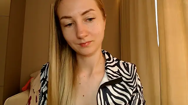 Snapshot of BluueSilk chatting on 02-11-25, 12:16 BluueSilk online show from 02-11-25, 12:16